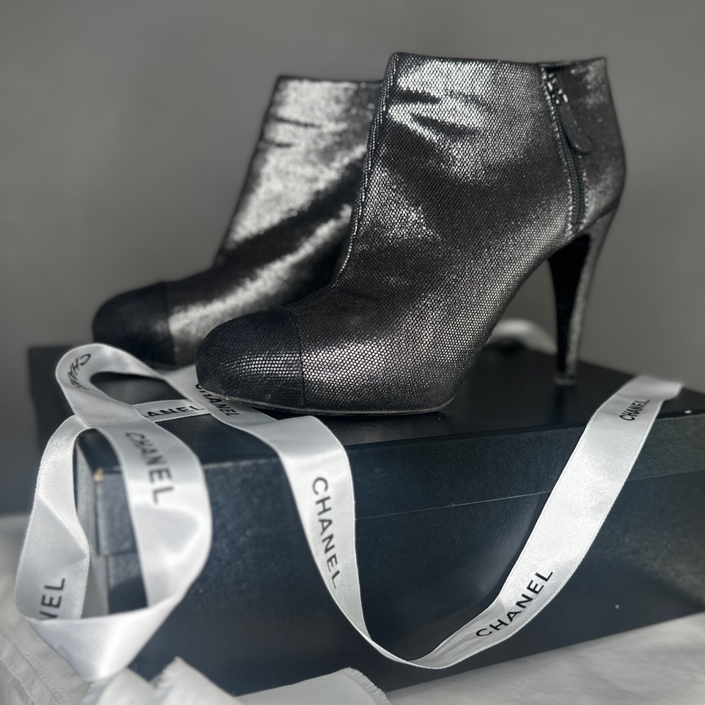 CHANEL | Interlocking CC Ankle Boots | Silver | Sz 40